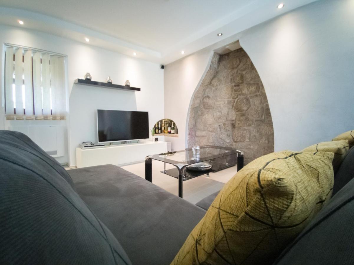 Holiday House Tos-Vila With Heated Pool Vrbnik  Ngoại thất bức ảnh