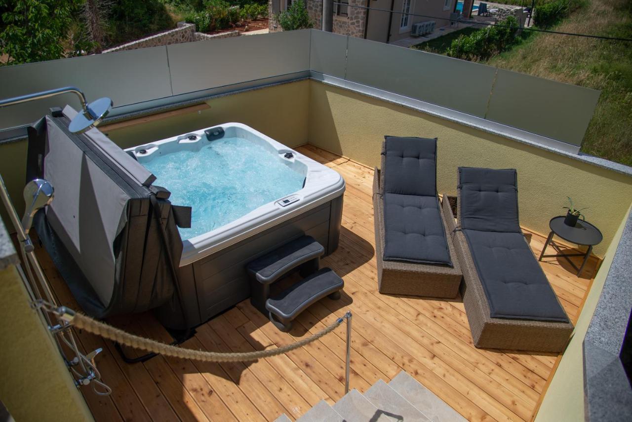 Holiday House Tos-Vila With Heated Pool Vrbnik  Ngoại thất bức ảnh