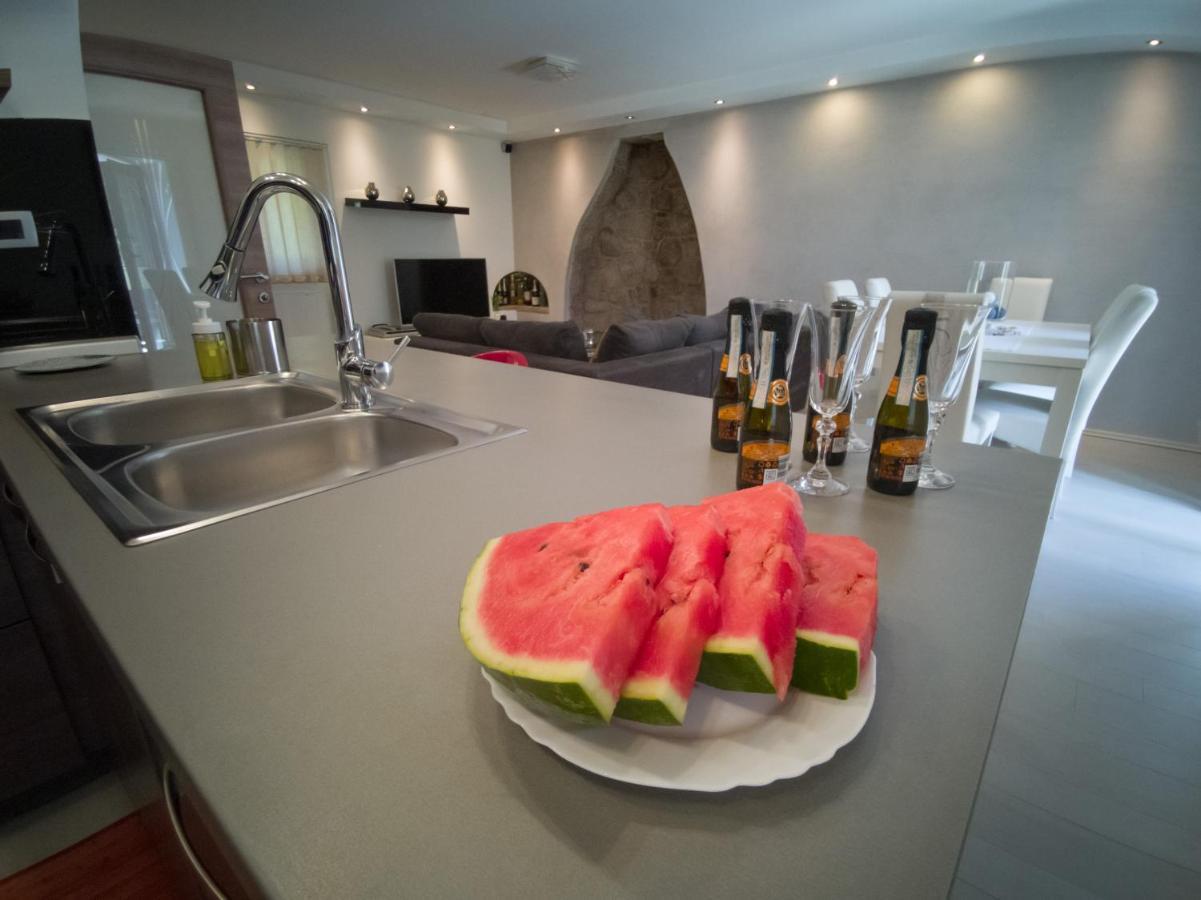 Holiday House Tos-Vila With Heated Pool Vrbnik  Ngoại thất bức ảnh