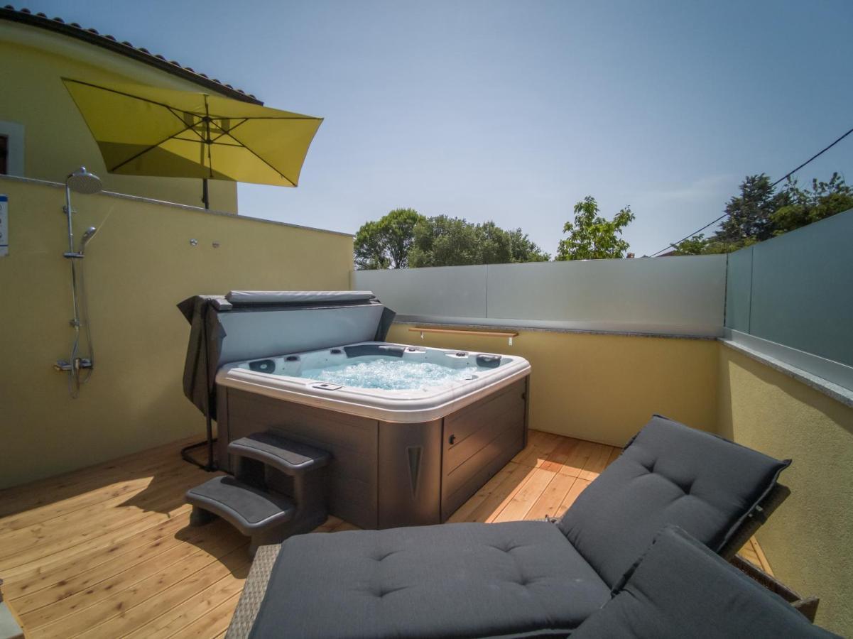 Holiday House Tos-Vila With Heated Pool Vrbnik  Ngoại thất bức ảnh