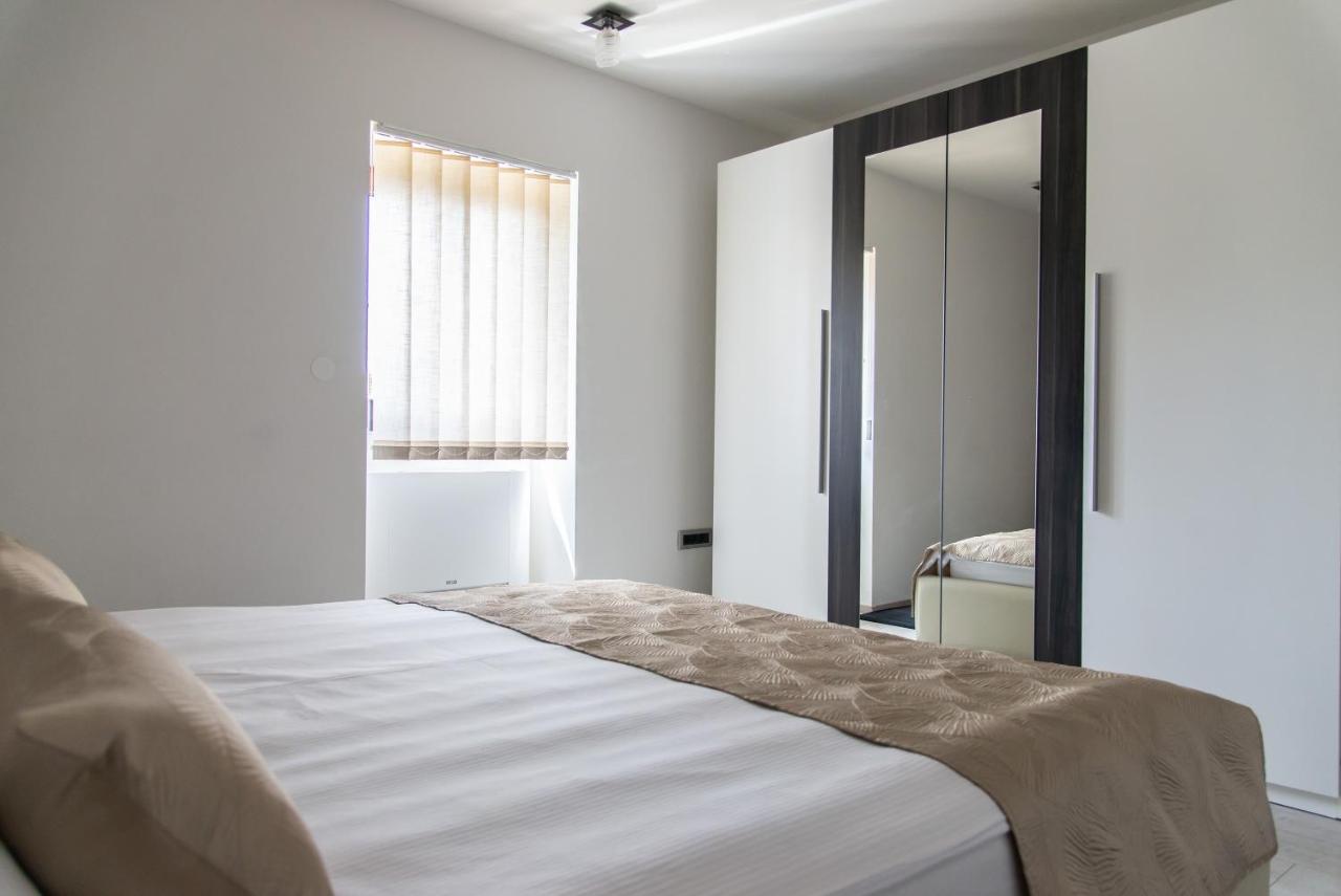 Holiday House Tos-Vila With Heated Pool Vrbnik  Ngoại thất bức ảnh