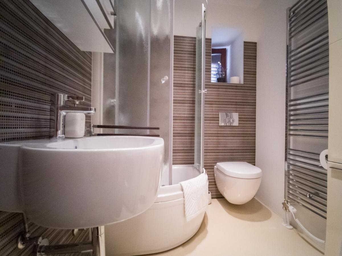 Holiday House Tos-Vila With Heated Pool Vrbnik  Ngoại thất bức ảnh