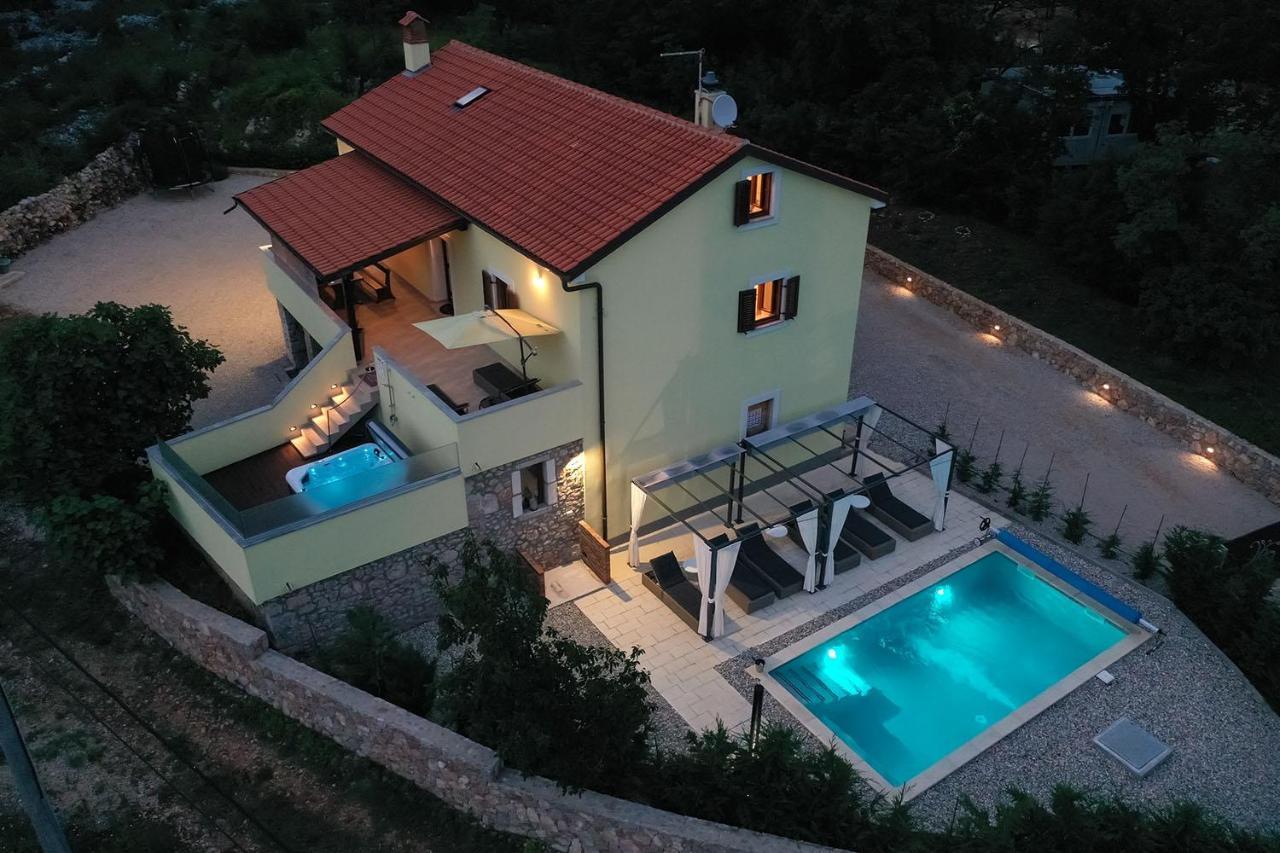 Holiday House Tos-Vila With Heated Pool Vrbnik  Ngoại thất bức ảnh