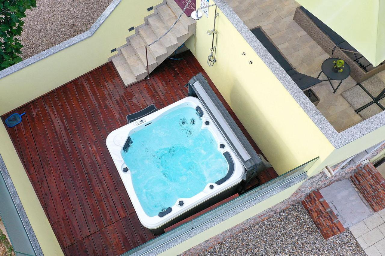 Holiday House Tos-Vila With Heated Pool Vrbnik  Ngoại thất bức ảnh